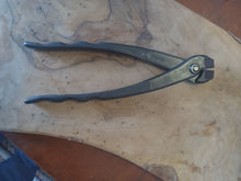 Load image into Gallery viewer, Kaneshin 22B Large wire cutter