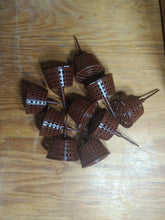 Load image into Gallery viewer, Large Fertilizer basket with attached lid